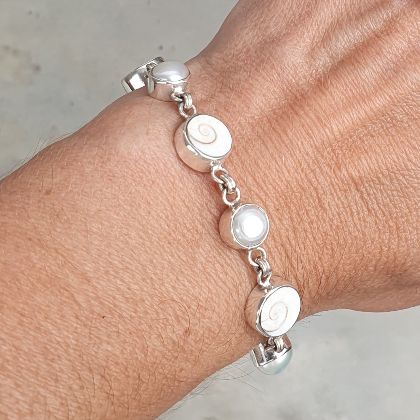 Bracelet Shiva Eye Sea Eye Shell Perles d'eau douce blanches Argent 925 Harmonieux Design simple Bracelet classique Naturel