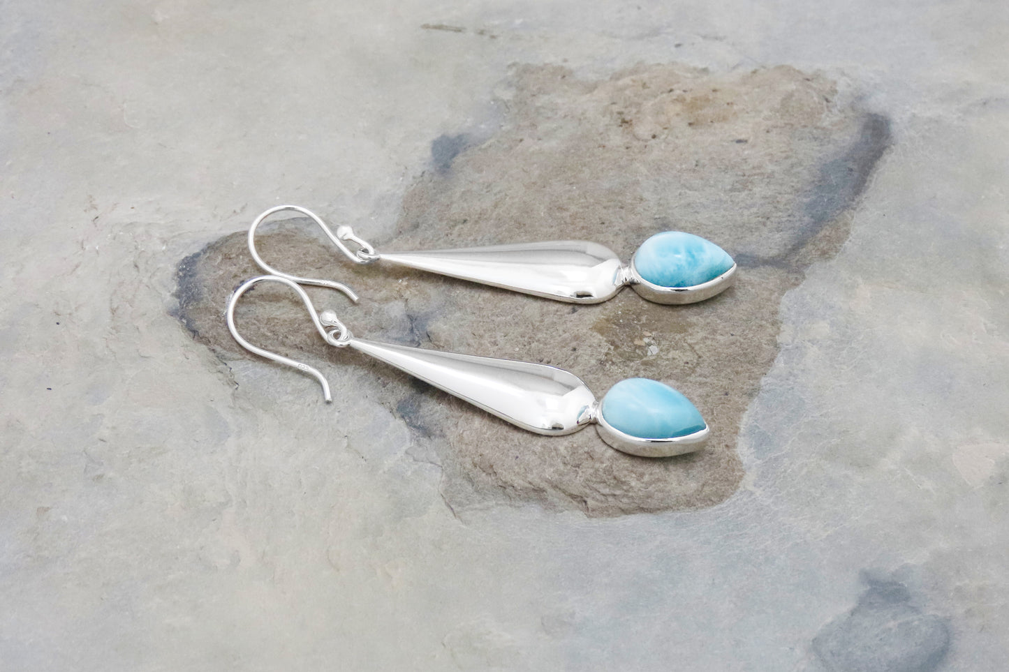 Boucles d'oreilles longues en argent Larimar élégance individualiste dans un design expressif pour affiner les tenues avec style