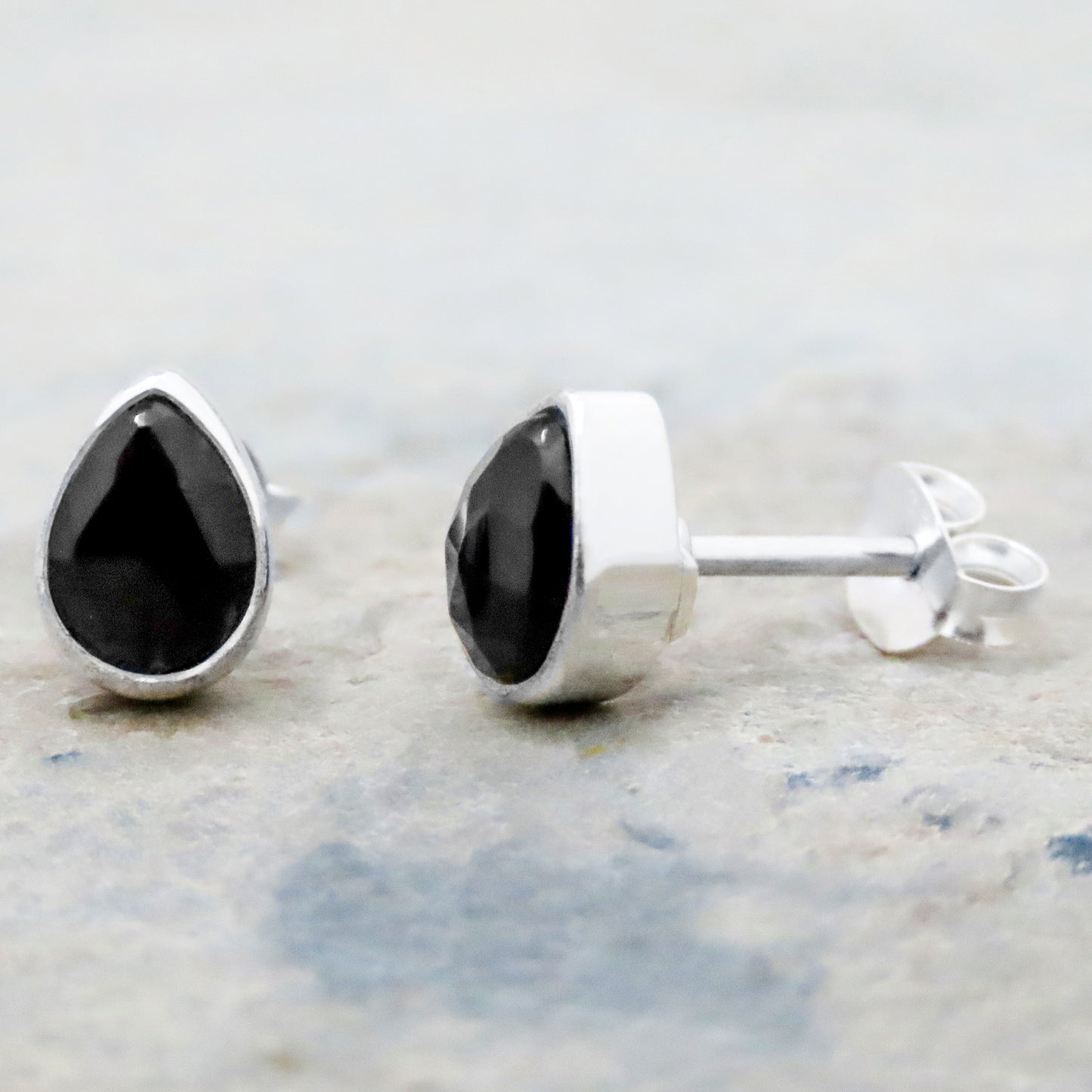 Clous d'oreilles onyx goutte facettée argent 925