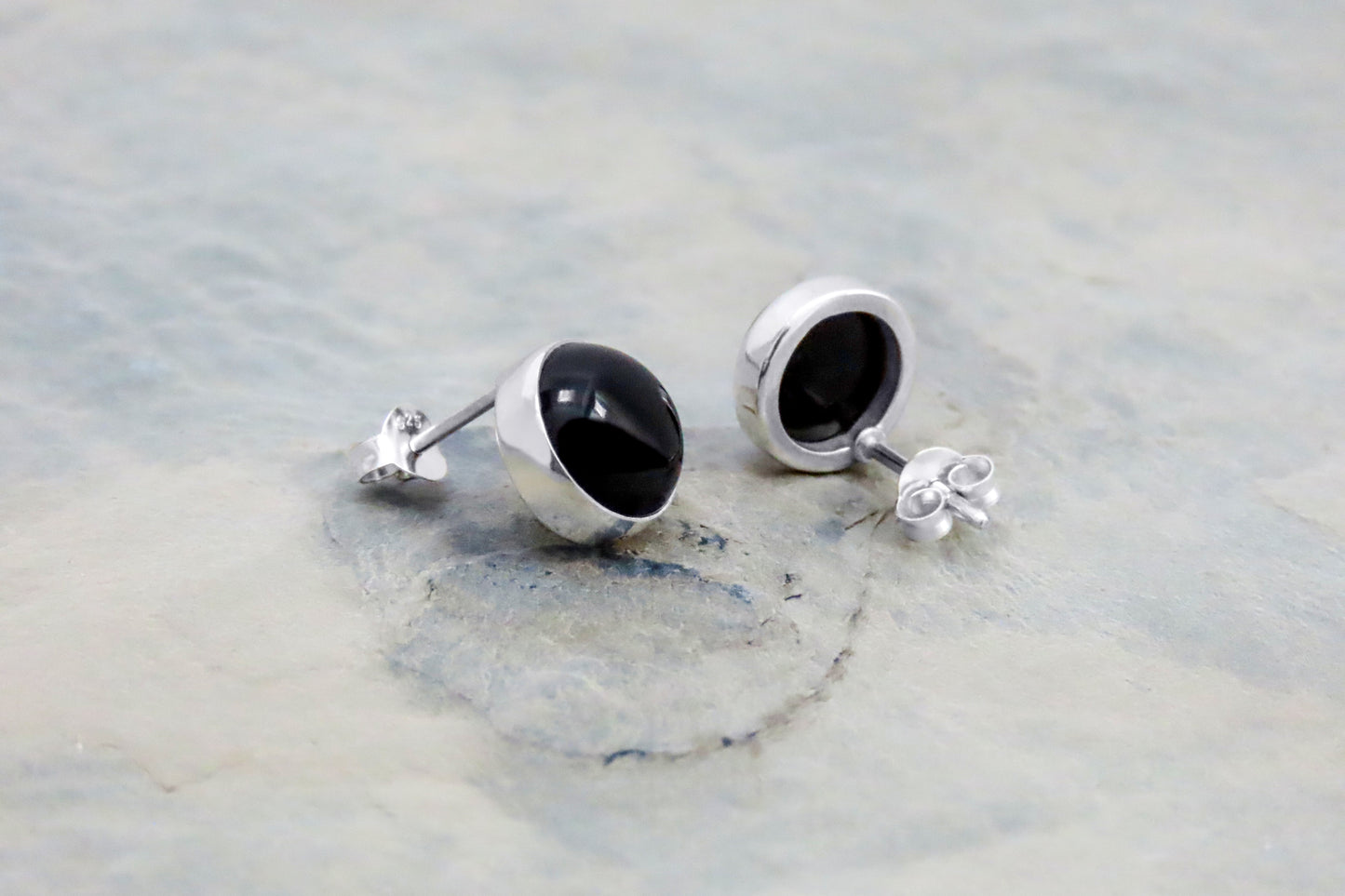 Boucles d'oreilles clous onyx rondes en argent 925