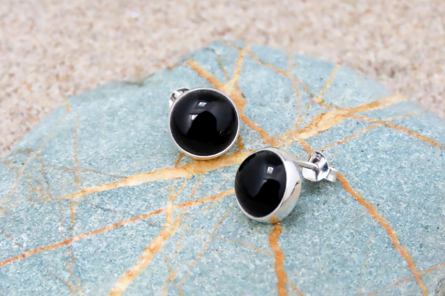 Boucles d'oreilles clous onyx rondes en argent 925