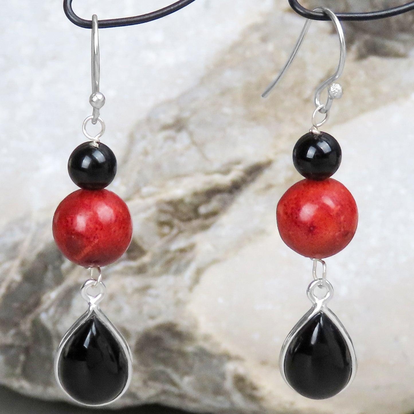 Boucles d'oreilles onyx mousse corail argent 925 noir rouge design moderne classique bijoux basiques pour tous les jours