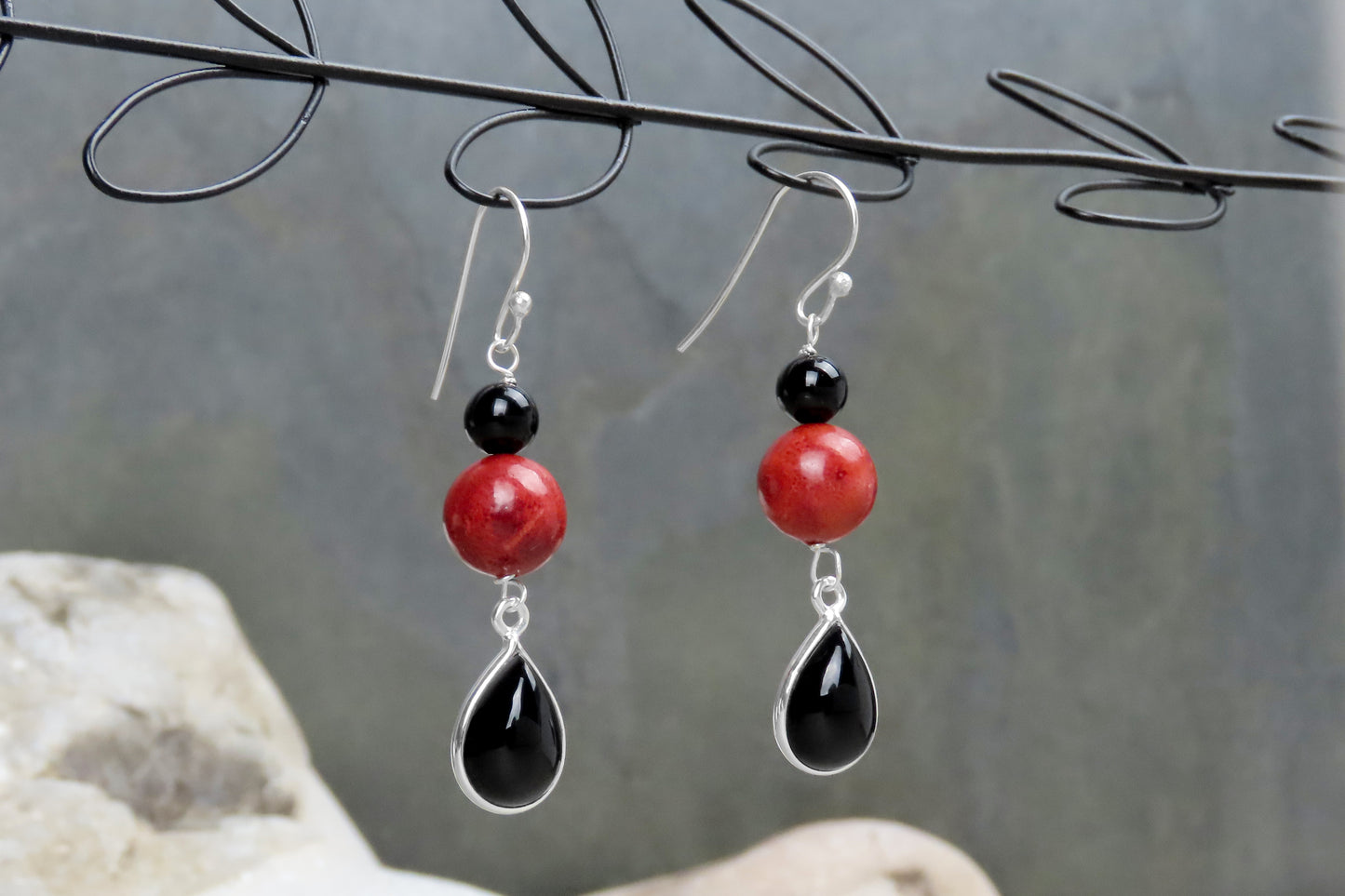 Boucles d'oreilles onyx mousse corail argent 925 noir rouge design moderne classique bijoux basiques pour tous les jours