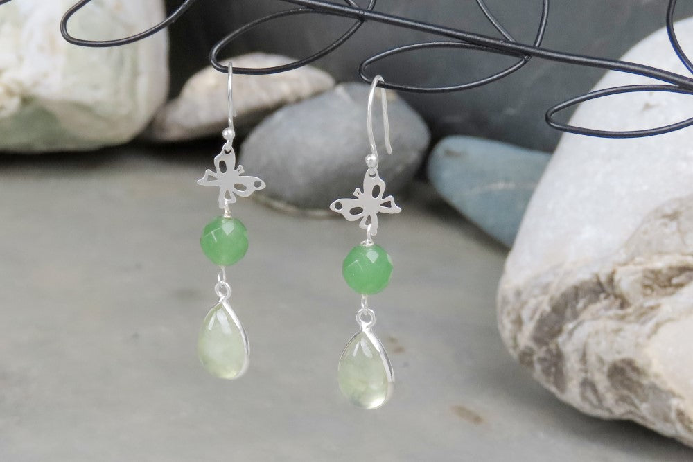 Boucles d'oreilles papillon prehnite aventurine pierres précieuses vert argent motif animal bijoux design moderne et délicat pour tous les jours