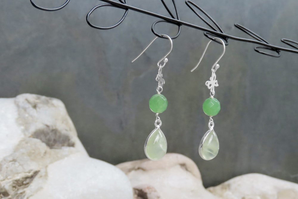 Boucles d'oreilles papillon prehnite aventurine pierres précieuses vert argent motif animal bijoux design moderne et délicat pour tous les jours