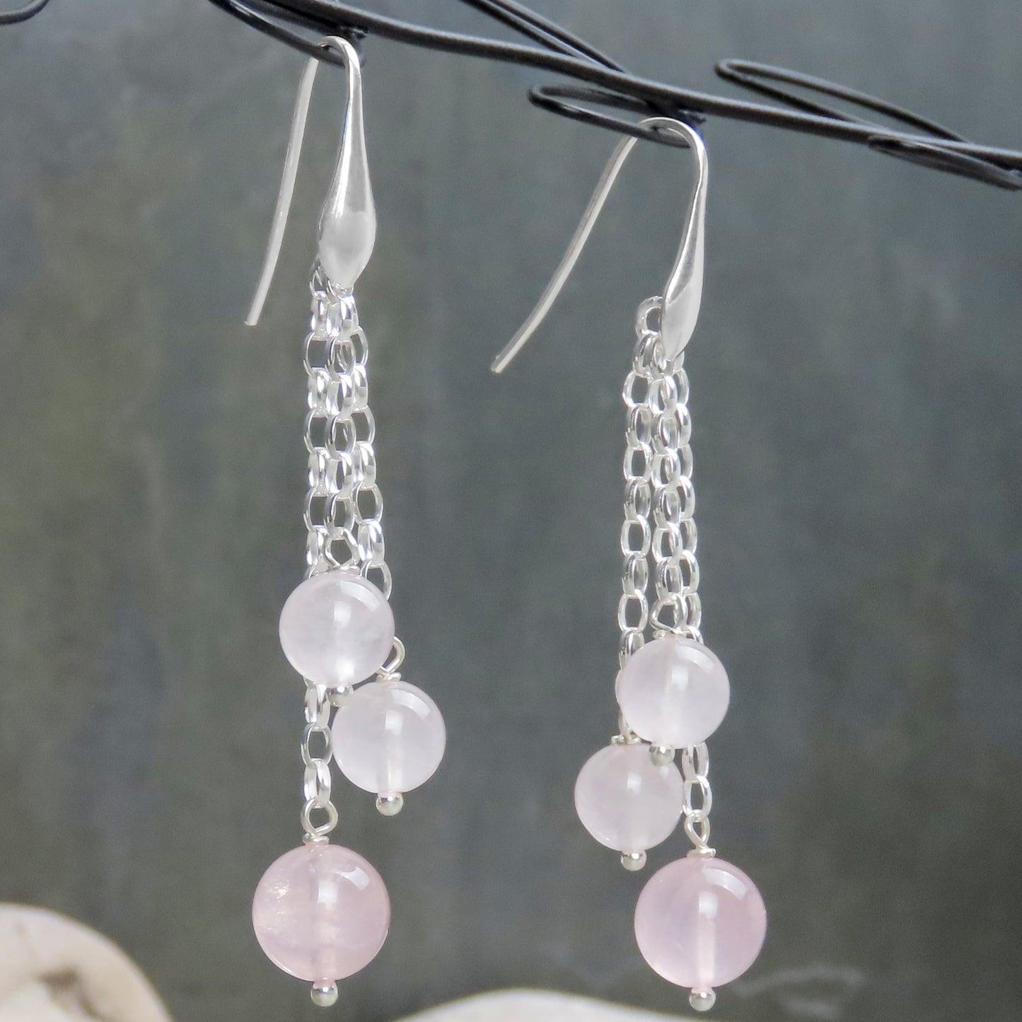 Boucles d'oreilles longues quartz rose argent 925 design simple et subtil bijoux basiques pour tous les jours