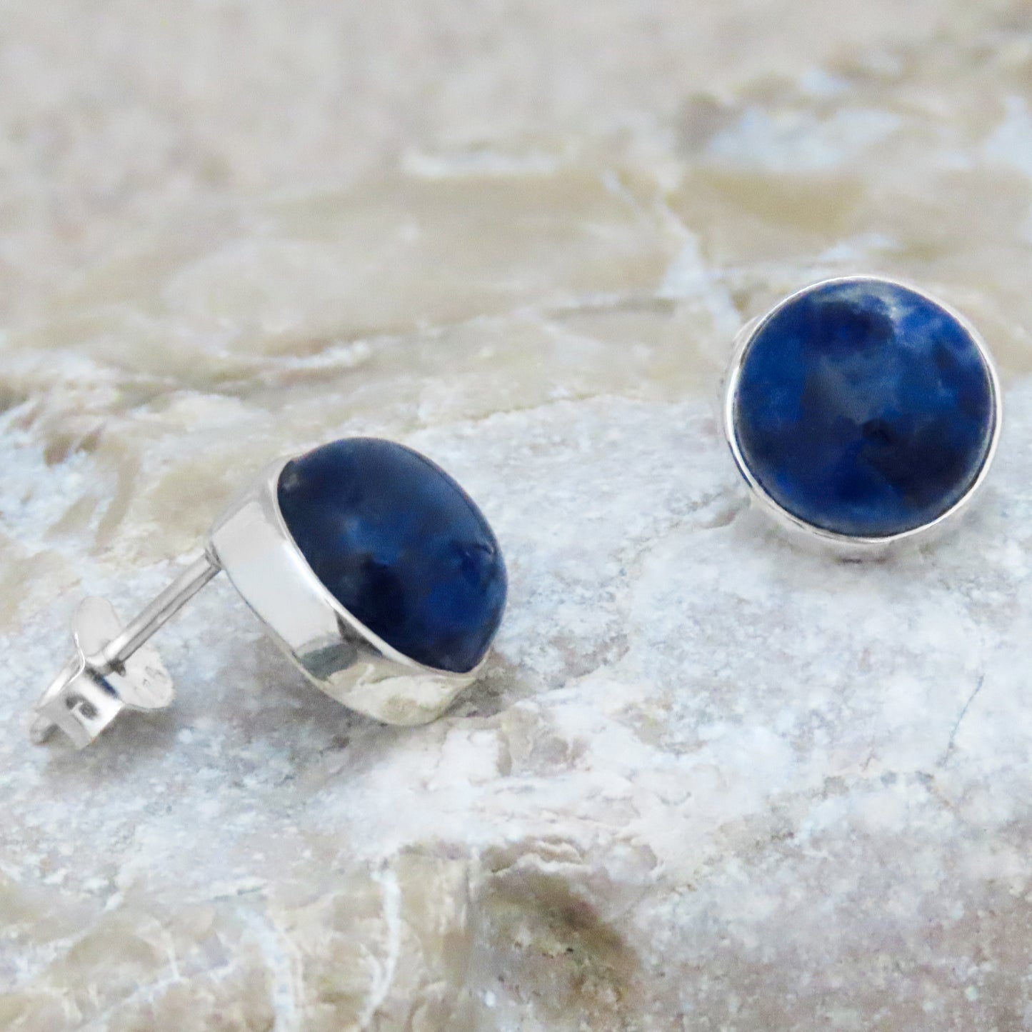 Boucles d'oreilles clous sodalite rondes argent 925