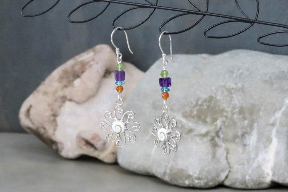 Boucles d'oreilles soleil pierres précieuses colorées Shiva oeil coquillage oeil de mer argent 925 favoris d'été boho chic couleurs puissantes 