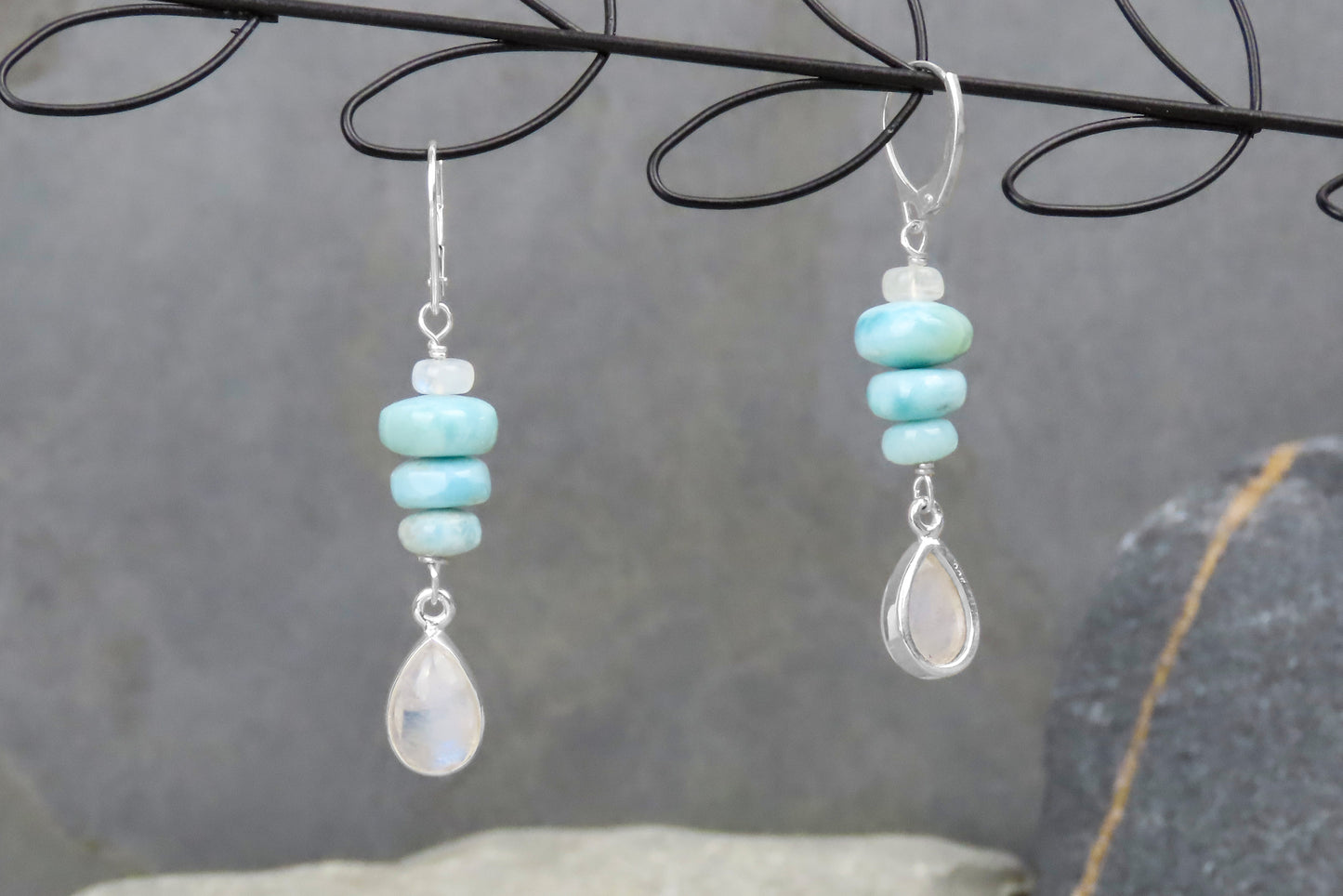 Boucles d'oreilles pierres précieuses Larimar pierre de lune arc-en-ciel 925 argent design harmonieux individualiste proportions équilibrées