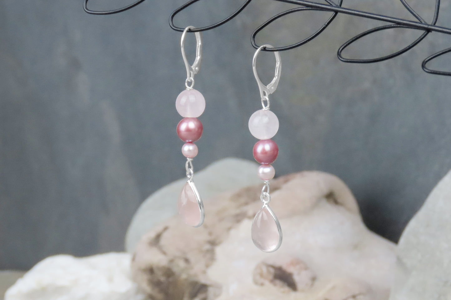 Rose quartz gemstone earrings freshwater pearl slim design harmonious curves noble eye-catcher