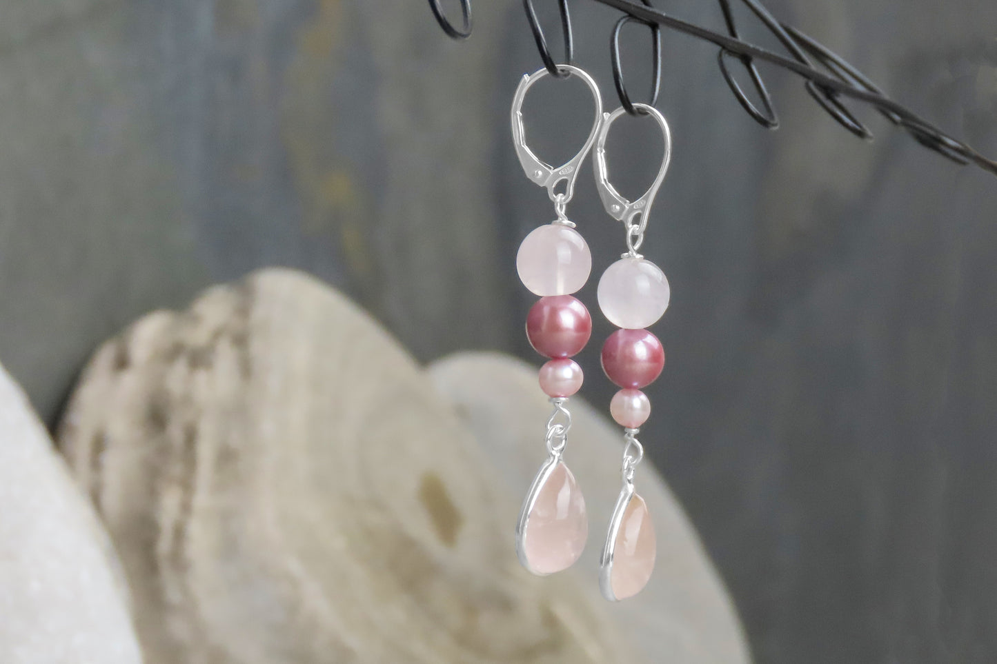 Rose quartz gemstone earrings freshwater pearl slim design harmonious curves noble eye-catcher