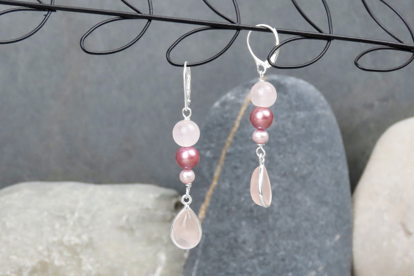 Rose quartz gemstone earrings freshwater pearl slim design harmonious curves noble eye-catcher